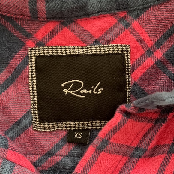 Sleeveless rails plaid button down - Picture 2 of 3